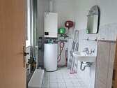 Hausanschlussraum mit Heizung und Gäste-WC - 