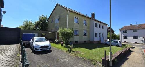 Frontansicht, Einfahrt - 6 Zimmer Mehrfamilienhaus, Wohnhaus in Bexbach