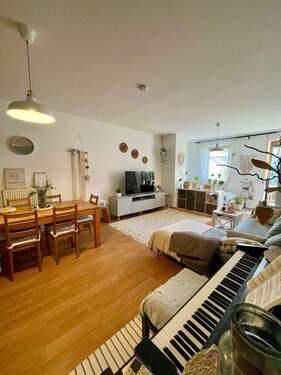 Zimmer - Einladende 3-Zimmer-Wohnung mit großem Balkon und offener Küche in gepflegtem Umfeld