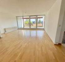 N-Langwasser! 3-ZW, 95 m², mit Fernblick, sehr großem terrassenähnlichen Balkon, Einbauküche, 5.OG mit Aufzug - Nürnberg