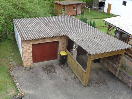 Die Doppelgarage im Garten - 