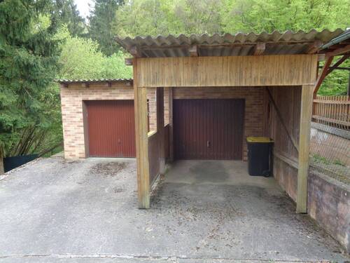 Die Doppelgarage im Garten - 