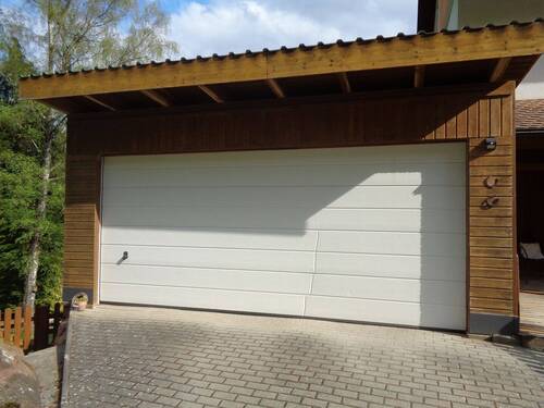 Die Doppelgarage am Haus - 