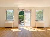 Wohnzimmer mit Zugang zur Terrasse - 5 Zimmer Doppelhaushälfte in Havelsee