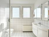 Bad mit Dusche im Erdgeschoss - 