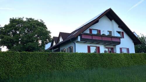 Ansicht Ost - Großzügige Doppelhaushälfte mit Carport und 441 m² Grundstück