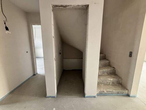 innenliegende Treppe zum Spitzboden - 