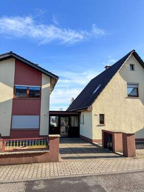 Gemeinsamer Windfang mit Nachbarhaus - 4 Zimmer Einfamilienhaus zum Kaufen in Pforzheim