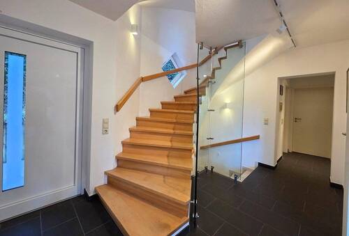 Aufgang EG - 6 Zimmer Einfamilienhaus in Braubach