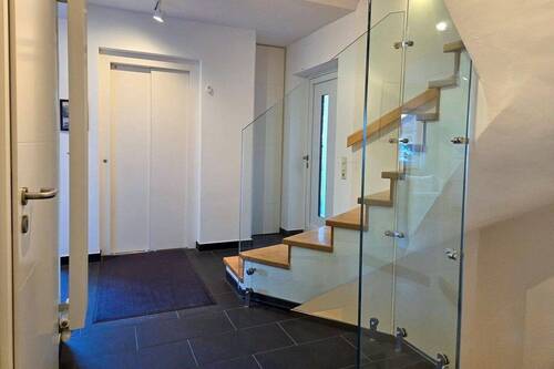 Flur EG - Einfamilienhaus mit 241,00 m&sup2; in Braubach zum Kaufen