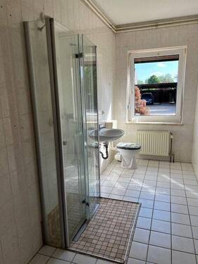ERG re, Duschbad mit Fenster - 