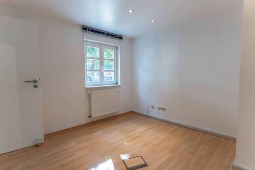 Weiteres separtes Büro (III) im OG - 