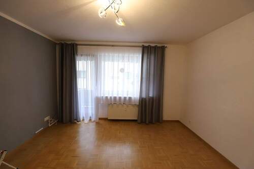 Zimmer rechts - 2 Zimmer Etagenwohnung zur Miete in Seeheim-Jugenheim