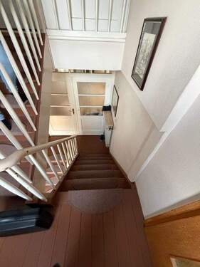 2025-11-20 Bahnweg7 Treppenhaus2 - 