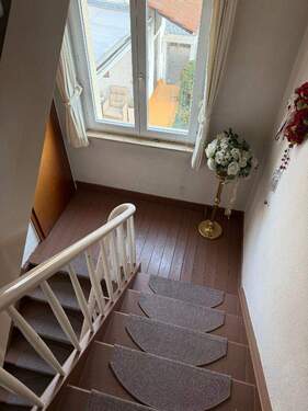 2025-11-20 Bahnweg7 Treppenhaus3 - 