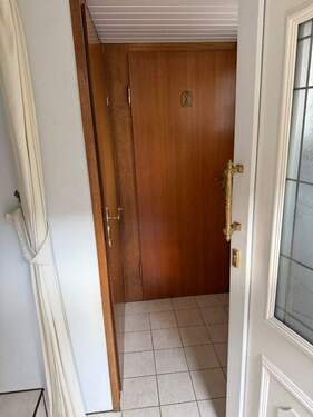 2025-11-20 Bahnweg7 Treppenhaus5 - 