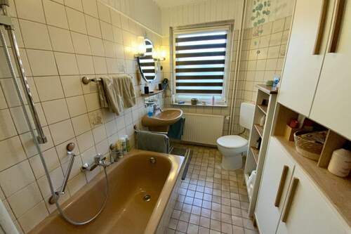 Wannenbad im Erdgeschoss - 