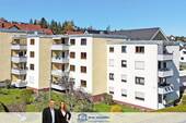 Außenansicht - Modernisiert und bezugsfertig - gepflegte 3-Zimmer-Wohnung mit Balkon und Garage