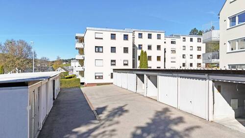 Ostansicht und Hof - 