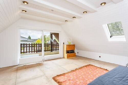 Wohnzimmer im Dachgeschoss mit Loggia - 