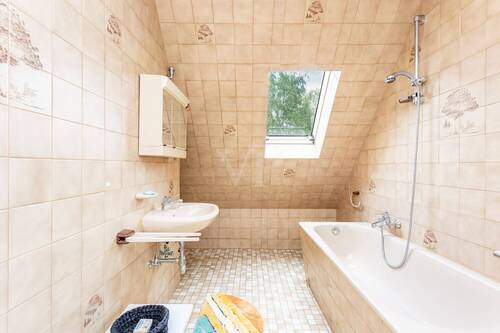 Badezimmer im Dachgesschoss - 