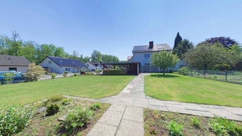 Außen - Blick von Terrasse - 4 Zimmer Einfamilienhaus in Lage