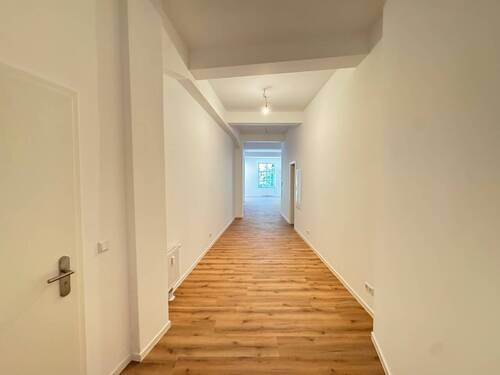 Flur - 4 Zimmer Etagenwohnung zur Miete in Dresden