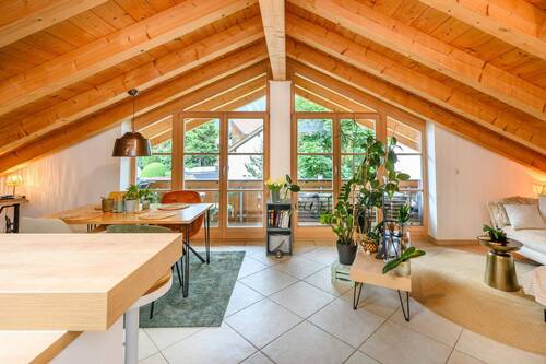 Offener Wohn-/Koch-/Essbereich mit Balkonzugang - 3 Zimmer Etagenwohnung zum Kaufen in Garmisch-Partenkirchen