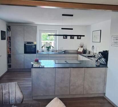 großzügige Küche - 5 Zimmer Doppelhaushälfte zum Kaufen in Straubing