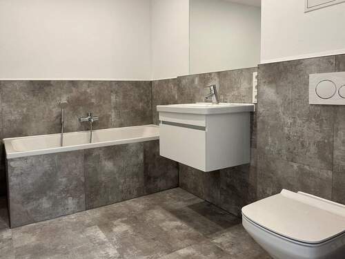 Badezimmer mit Badewanne - 