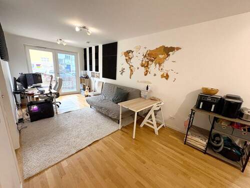 Offener Wohnraum mit Stellfläche für Essbereich - 3 Zimmer Etagenwohnung in Berlin