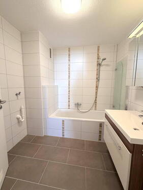 Bad - 3 Zimmer Etagenwohnung in Marbach