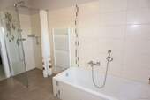 Dusch- und Wannenbad - 