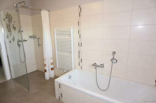 Dusch- und Wannenbad - 