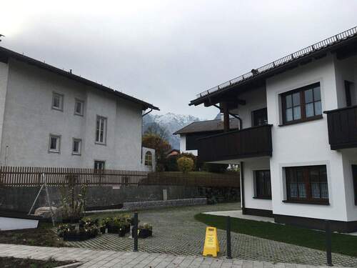 Eingang zum Garten - Etagenwohnung mit 80,50 m&sup2; in Garmisch-Partenkirchen zum Kaufen