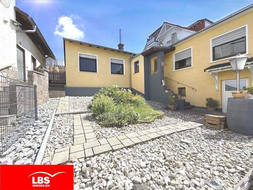 Frontansicht - Wohnen auf einer Ebene - gepflegter Bungalow mit Kamin, Klima & Urlaubs-Garten