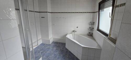 Badezimmer 1. OG - 