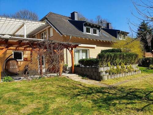 Gartenansicht - Attraktiv aufgeteiltes Einfamilienhaus mit sep. Wohnung! Ca. 30 Min. Hennef!