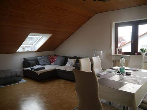 Wohnzimmer - 3 Zimmer Etagenwohnung zur Miete in Mühlheim am Main