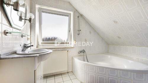 1. OG Badezimmer 1 - 