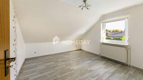 1. OG Schlafzimmer 1 - 