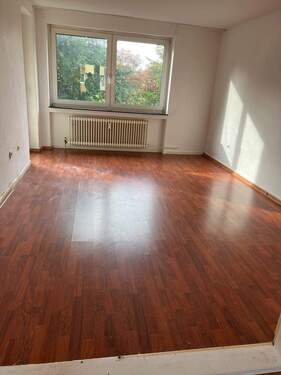 Wohnzimmer - Familienfreundliche 4-Zimmer-Wohnung, 85 m² in Emden