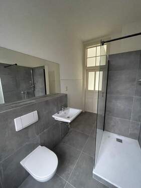 Bad.jpg - 3 Zimmer Etagenwohnung zur Miete in Chemnitz