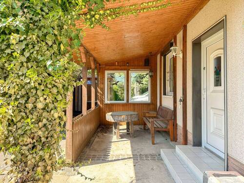 Schöne Sitzmöglichkeit - 4 Zimmer Einfamilienhaus zum Kaufen in Leipzig