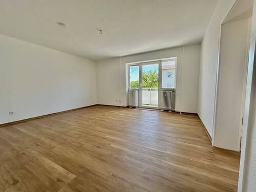 Wohnzimmer Ansicht 2 - 4 Zimmer Etagenwohnung zur Miete in Wiesbaden
