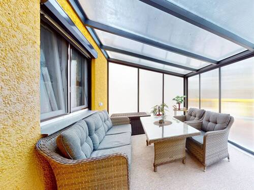 Titelbild - Großzügiges Familienhaus mit überdachter Terrasse & Pool