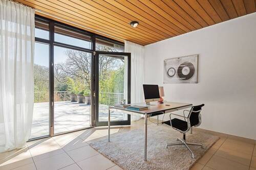 Arbeitszimmer mit Zugang zur Terrasse - 
