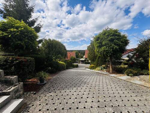 Auffahrt - 6 Zimmer Einfamilienhaus in Raben Steinfeld