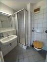 Bad mit Dusche und WC - 
