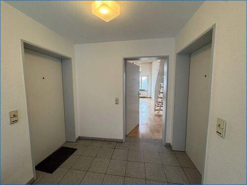 Treppenhaus - 1 Zimmer Etagenwohnung zum Kaufen in Singen (Hohentwiel)